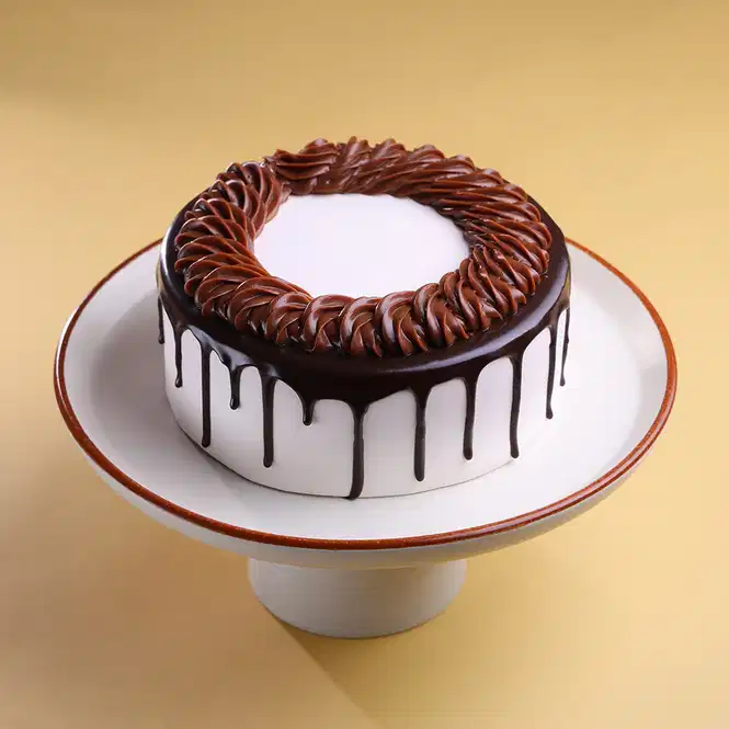 Glossy Chocolate Cream Cake Glossy Chocolate Cream Cake